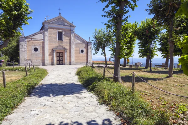 Mombarcaro (Cuneo): the viewpoint. Color image — 图库照片