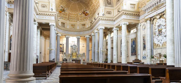 Dogliani (Cuneo): Confraternita dei Battuti church internal. Color image — Stock Photo, Image