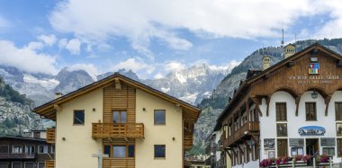 Courmayeur Mont Blanc. Renkli görüntü