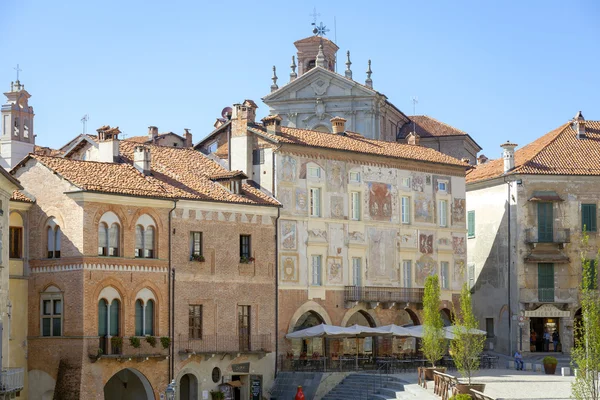 Mondovi Rione Piazza (Cuneo): a praça Maggiore. Imagem colorida — Fotografia de Stock