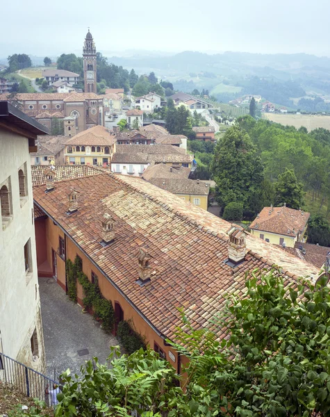 Langhe kuperade regionen: synvinkel Monforte d Alba (Cuneo). Färgbild — Stockfoto