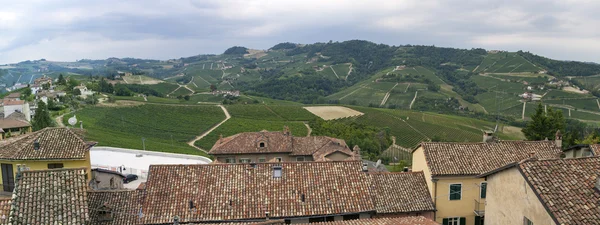 Langhe Hilly Region: viewpoint of  Serralunga d'Alba (Cuneo). Color image — Stock Photo, Image