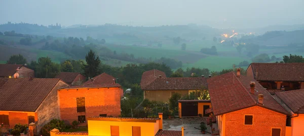 Calliano (Asti), night view toward the hills. Color image — Stock Photo, Image
