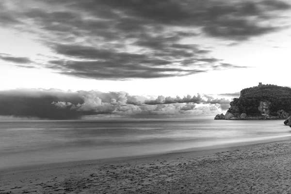 Sunset over the Ligurian Sea. Black and white photo — Stock Photo, Image