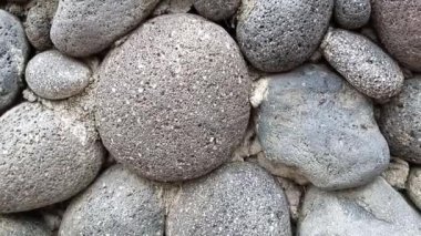 Nehir taşından duvarın kaba doğal dokuyu gösteren yakın plan çekimleri.