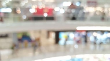 Bulanık Bokeh, bir alışveriş merkezinin içindeki büyük boşluğun odak noktasını bozdu.