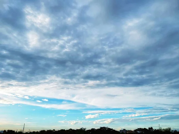 Hermoso Nublado Con Bluesky — Foto de Stock