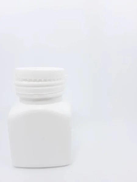Белая Бутылка Фото Белым Фоном Коммерческого Использования — стоковое фото