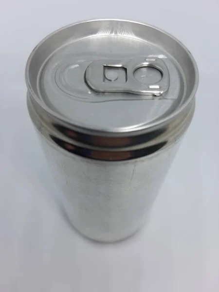 Latas Refrigerante Com Fundo Branco Para Uso Comercial — Fotografia de Stock