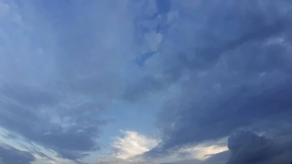 Cielo Azul Con Nubes —  Fotos de Stock