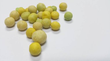 Atıştırmalık top beyaz arkaplanda izole