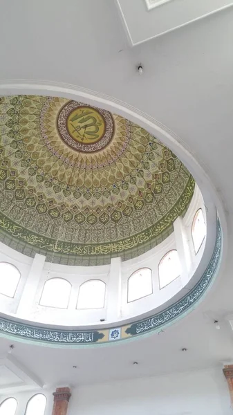 Wnętrze Kopuły Meczetu Jest Tak Piękne — Zdjęcie stockowe