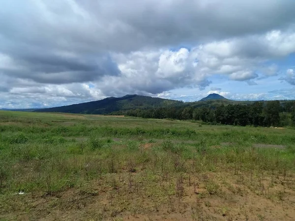 Beau Paysage Avec Montagnes Nuages — Photo