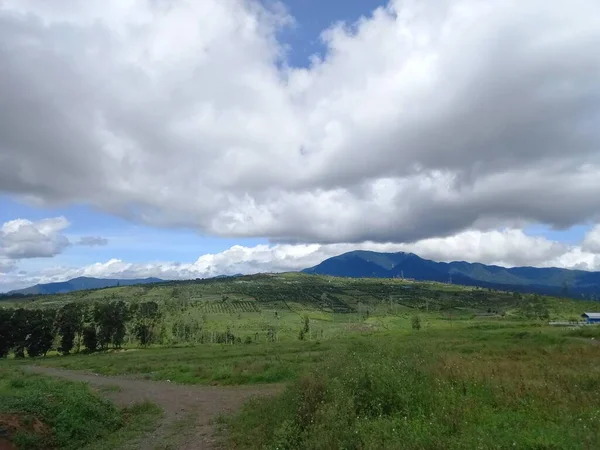 Kuzey Sumatra 'nın 2000 tepesinde güzel bir manzara.