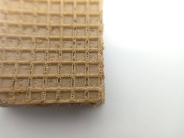 Beyaz arka planda çikolata aromalı gofretler.