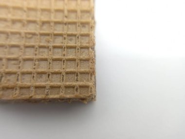 Beyaz arka planda çikolata aromalı gofretler.