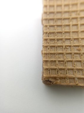 Beyaz arka planda çikolata aromalı gofretler.