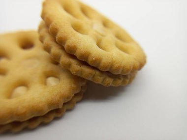 Makro fotoğraflı bisküvi üzerine fıstık ezmeli sandviç.