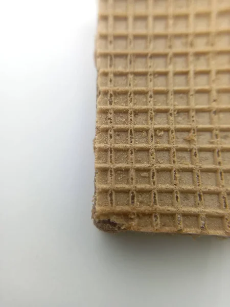 Beyaz arka planda çikolata aromalı gofretler.