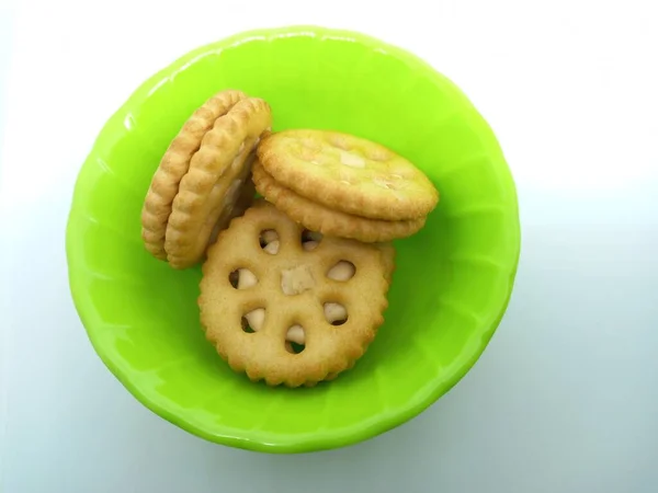 Galletas Cacahuete Placa Melamina Con Fondo Blanco —  Fotos de Stock