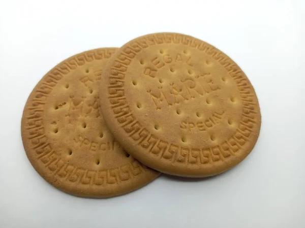 Kekse Mit Schokoladenstücken Auf Weißem Hintergrund — Stockfoto