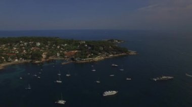 4k su yelken bağlantı noktası, Villefranche-sur-Mer haritasında güzel Fransa sahil havadan görünümü birçok yat tekne yüzer. Yatlar Fransız Riviera Cote dazur Akdeniz sahil Turizm oteller ile taşınmasına sinek