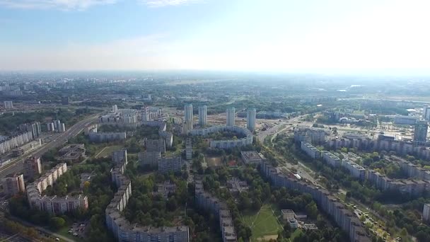 Luftaufnahme über Vororte der Stadt 4k. Minsk, Weißrussland