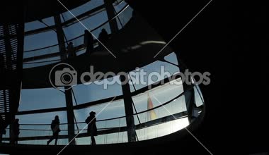 Görünüm içgörü Reichstag cam kubbe, Berlin, Almanya