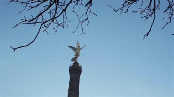 Columna de la Victoria de Berlín monumento Berliner Siegessaule en la capital de Alemania — Vídeo de stock