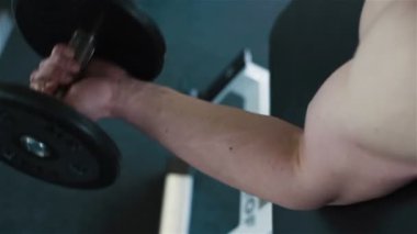 Ağırlık egzersiz genç sporcular kol Close-Up