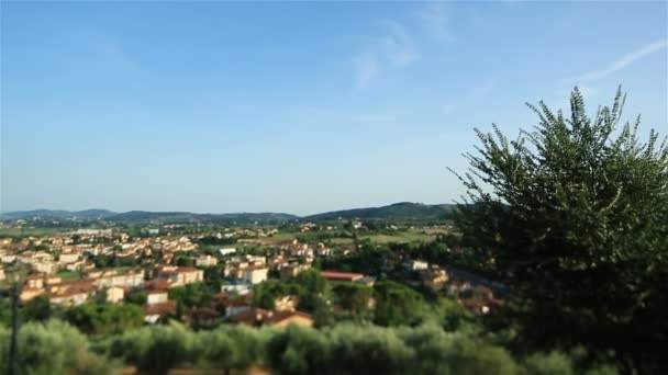 Ruhige Aussicht über kleines französisches Dorf — Stockvideo