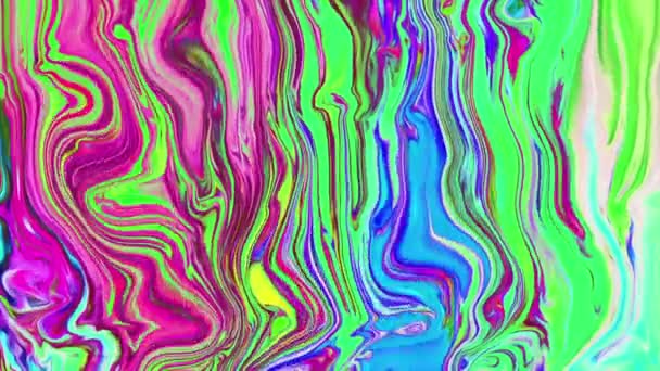 Abstract psychedelische animatie van verschillende heldere neon kleuren. Beweging en vervaging van het oppervlak in de vorm van golven en krommen in de vorm van een achtergrond — Stockvideo