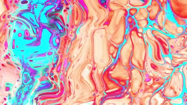 Animación psicodélica abstracta de diferentes colores brillantes de neón. Movimiento y desenfoque de la superficie en forma de ondas y curvas en forma de fondo — Vídeos de Stock