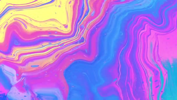 Animación psicodélica abstracta de diferentes colores brillantes de neón. Movimiento y desenfoque de la superficie en forma de ondas y curvas en forma de fondo — Vídeos de Stock