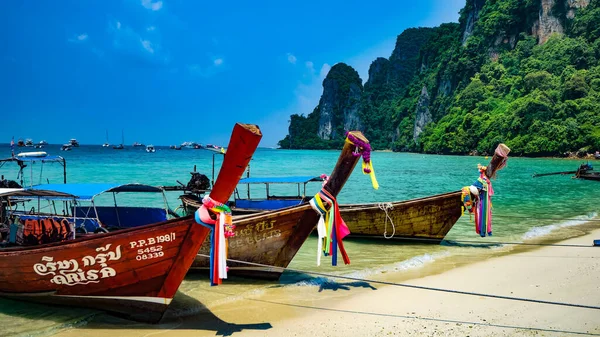 Длиннохвостая Лодка Острове Фипхи Дон Таиланд — стоковое фото