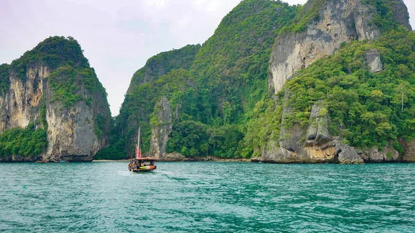 Geheimnisvolle Bucht Auf Phi Phi — Stockfoto