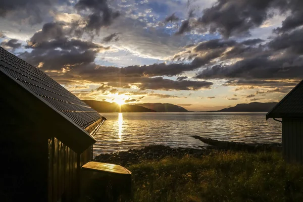 Dramático Céu Meia Noite Sol Vikebukt Noruega — Fotografia de Stock