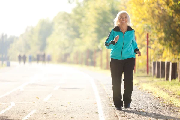 Senior Woman doing Exercises Outdoors — Stock Photo, Image