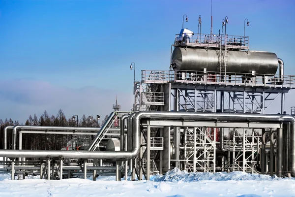 Raffineria di petrolio in inverno — Foto Stock