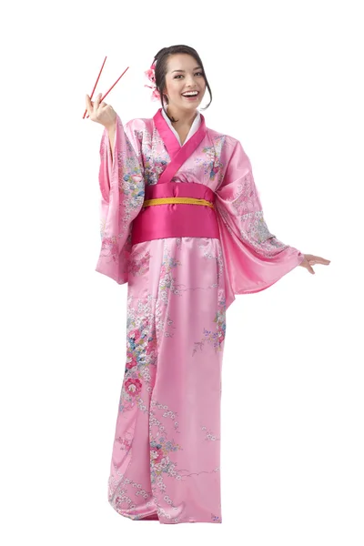 Kimono içinde genç kadın tam uzunlukta — Stok fotoğraf