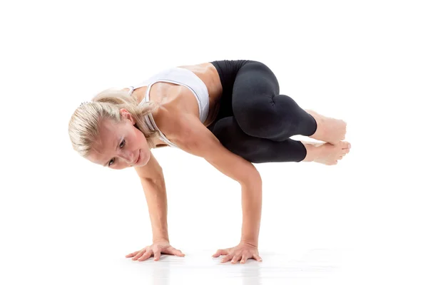 Série Sport : yoga. Posture latérale Corbeau — Photo