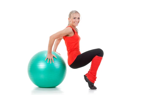 Fitness-Serie: Frau und Gymnastikball — Stockfoto