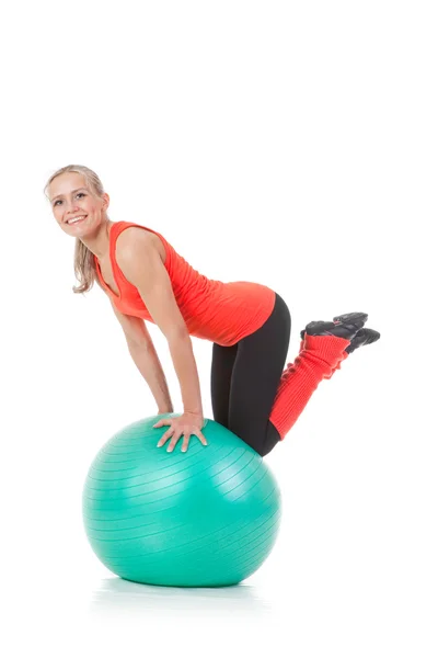 Fitness-Serie: Frau und Gymnastikball — Stockfoto