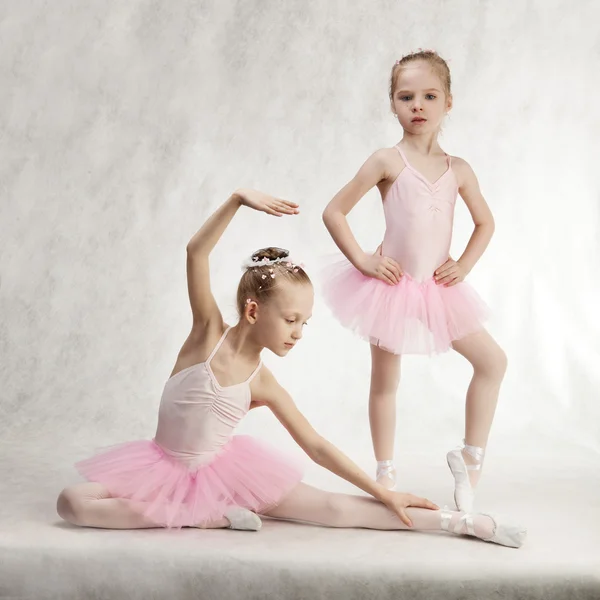 Niñas ballet fotos de imágenes Niñas en ballet sin royalties Depositphotos