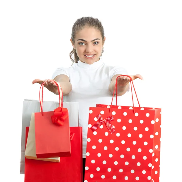 Hermosa mujer joven feliz celebración de compras — Foto de Stock