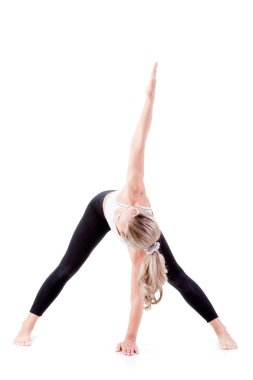 Spor serisi: yoga. Genç kadın yoga yaparken. 