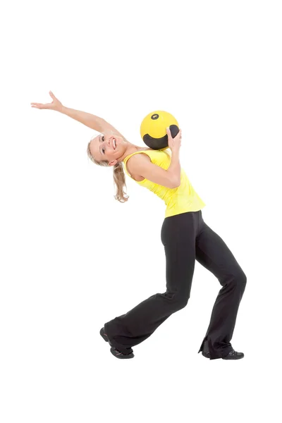 Aptidão com bola: mulher jovem fazendo exercícios — Fotografia de Stock
