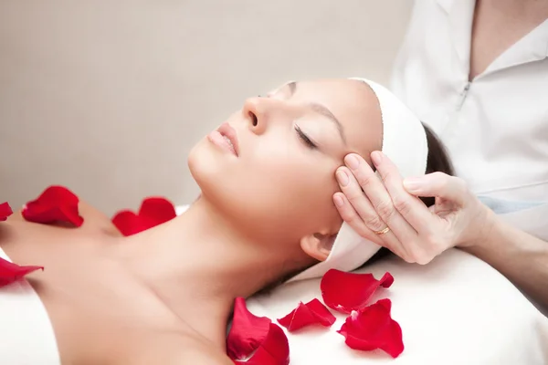 Young beautiful relaxing woman having a facial massage — Stock Photo, Image