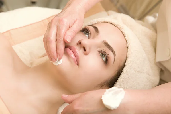 Young beautiful woman having moistening mask applied — Stock Photo, Image