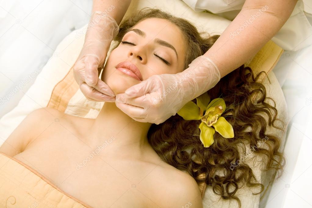 Facial lymphatic massage